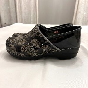 Women size 40 (size 9-9.5) black skull Sanita clogs